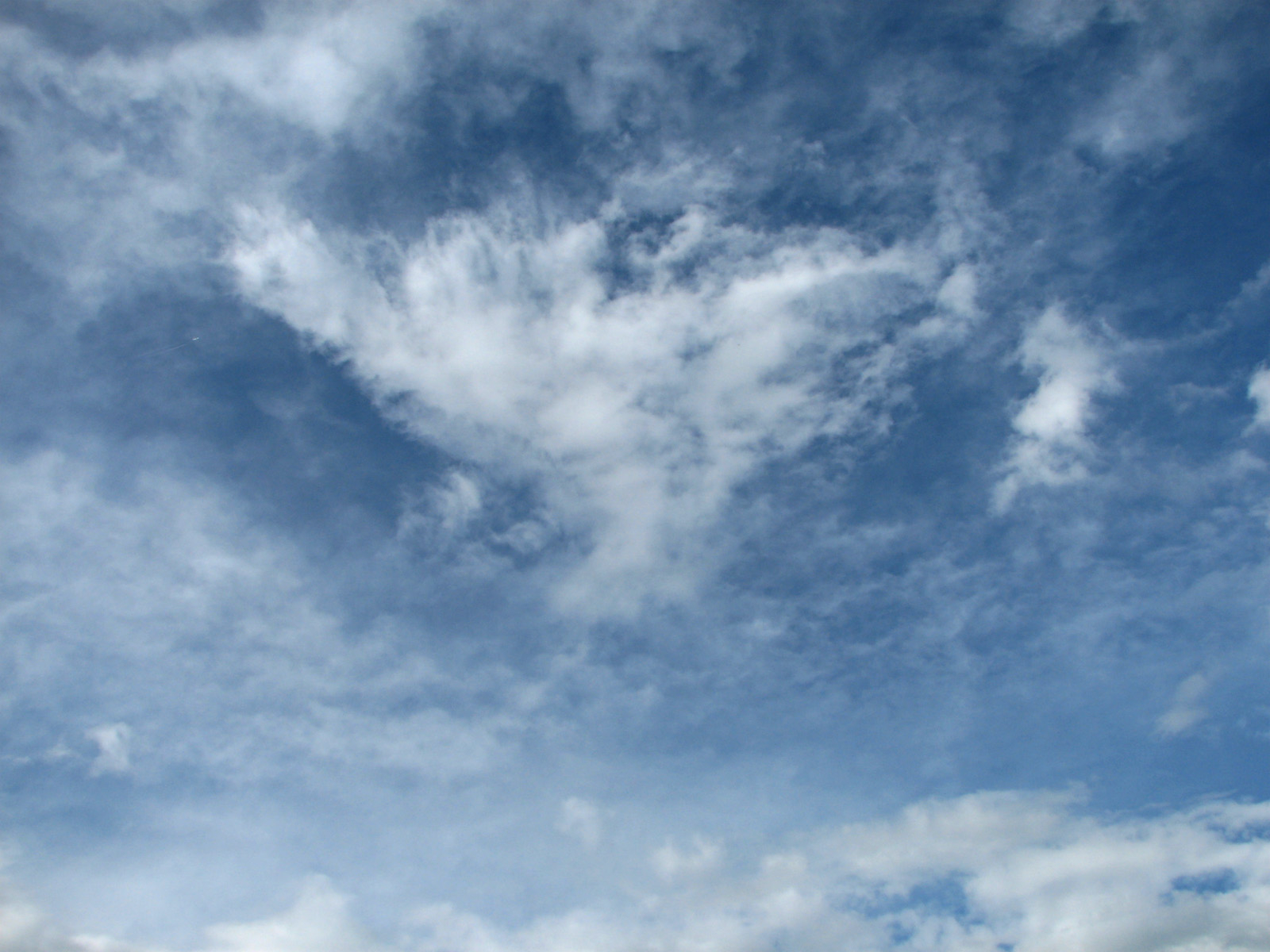 Beautiful Sky with Clouds for 1600 x 1200 resolution